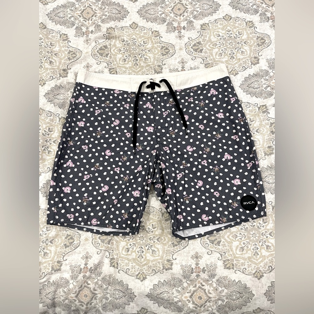 RVCA Men’s board shorts size 36